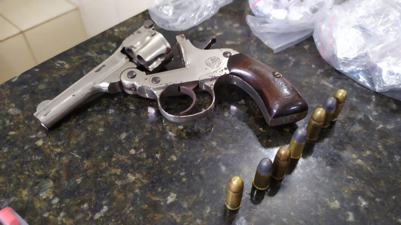 Foto 2 de 4 — Força Tática e Rocam fazem criminosos 'tremer' na Vila Isabel em São Carlos